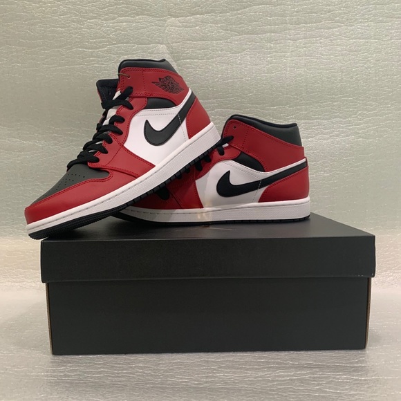 Jordan 1 mid chicago toe - Picture 1 of 2